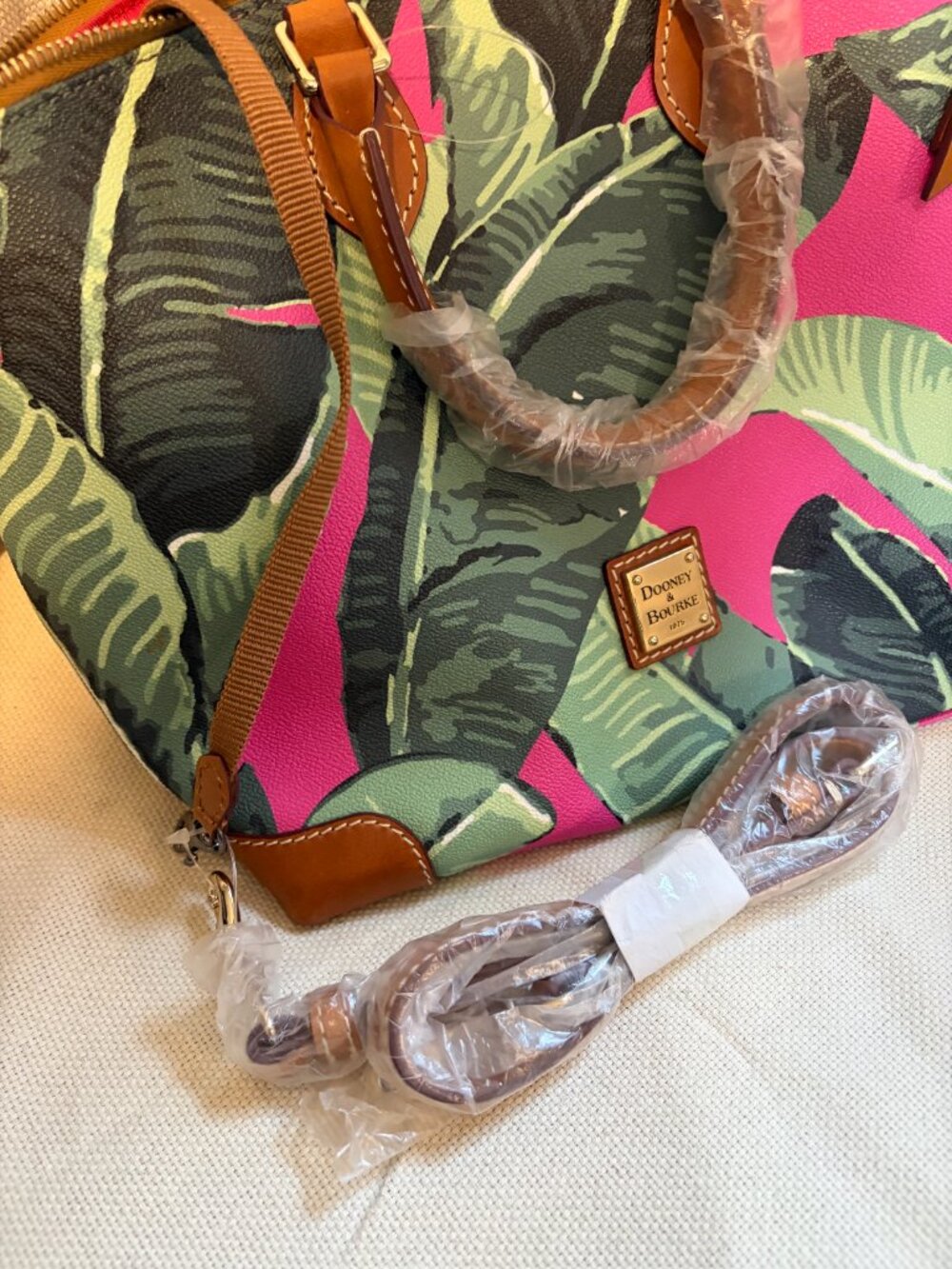 Rare Authentic Dooney & Bourke summer banana leaf Handbag - Picture 6 of 6